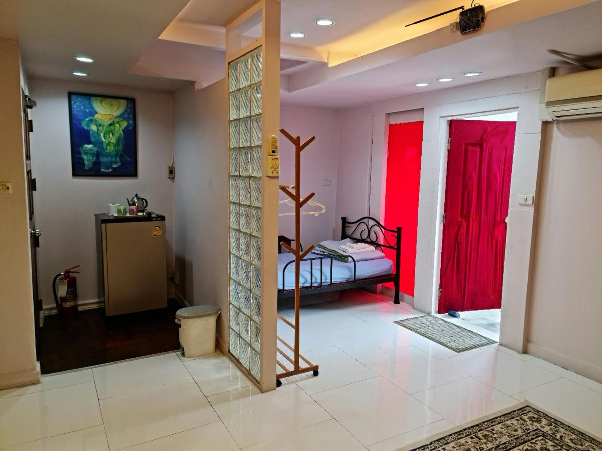 Ddm House Vandrerhjem Bangkok Eksteriør bilde